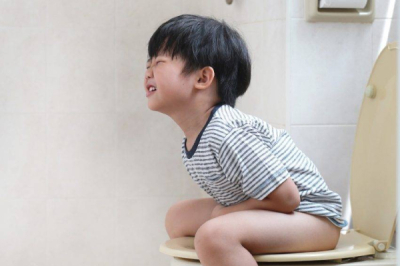 Anak Sembelit? Ibu Bapa Wajib Tahu Cara Atasi Masalah Ini dengan Berkesan